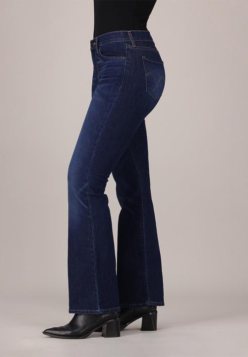 Levi’s® - Curvy Flare Jeans - News