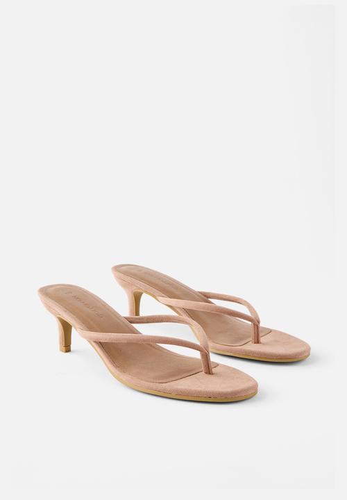 Cotton On - Harlow Flip Flop Kitten Heel - taupe micro