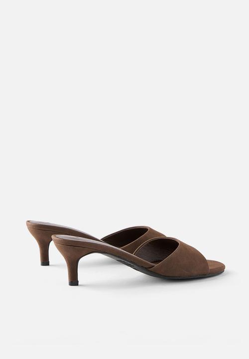 Cotton On - Stevie peep toe kitten heel - choc faux suede