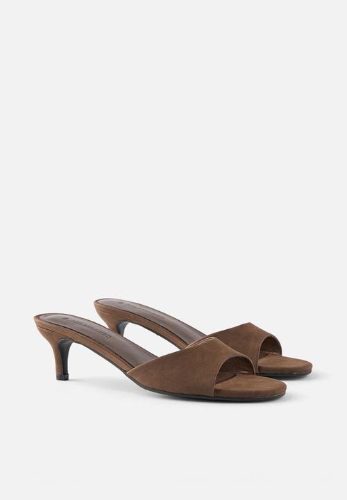 Cotton On - Stevie peep toe kitten heel - choc faux suede