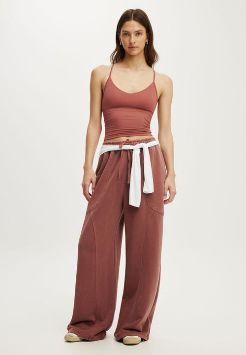 Cotton On - Active Fleece Utility Sweatpant - Washed Emberdust