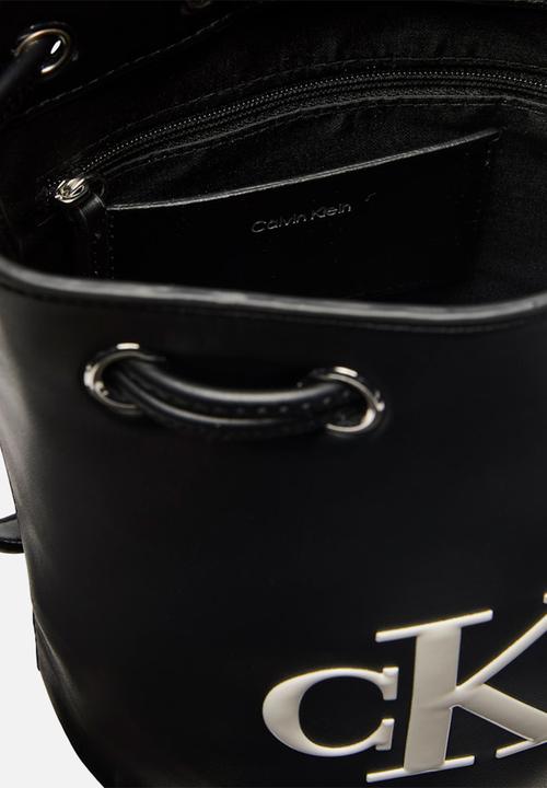 Calvin Klein - Bold Ck Small Bucket Bag -Black/White