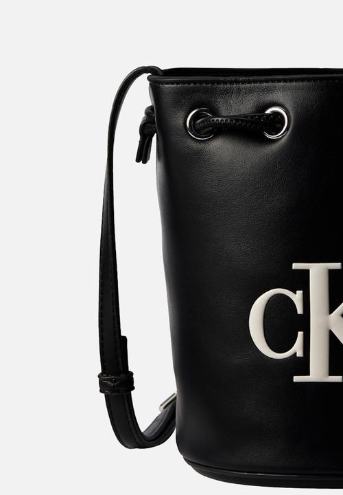 Calvin Klein - Bold Ck Small Bucket Bag -Black/White
