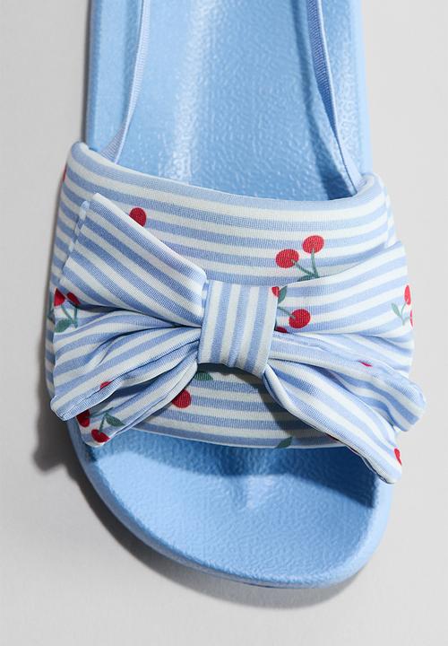 H&M - Pool slides - light blue/cherries