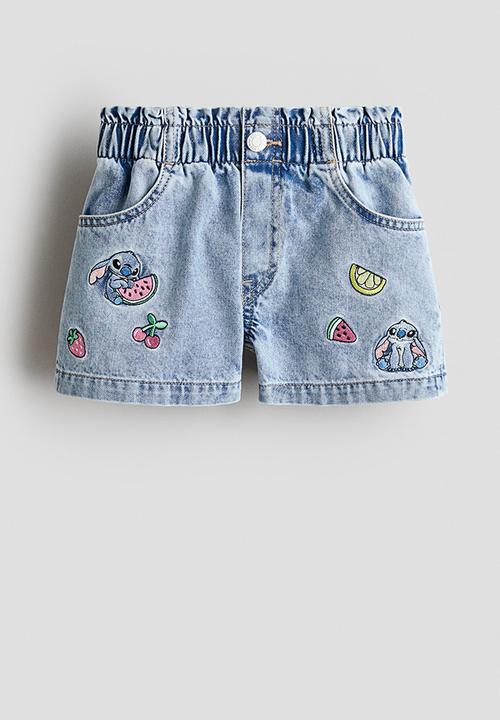 H&M - Loose fit denim shorts - light denim blue/lilo & stitch