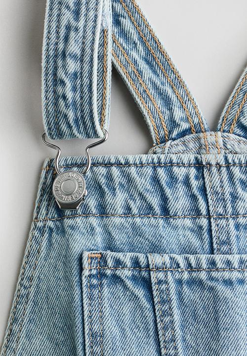 H&M - Denim dungaree shorts - light denim blue