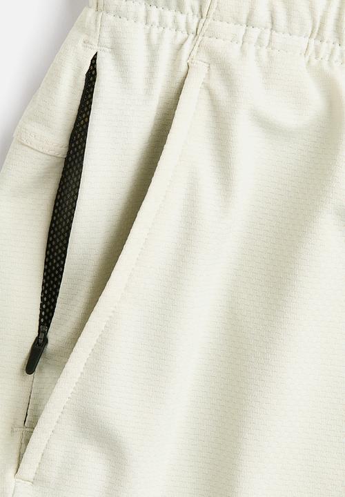 H&M - Sports shorts with drymove - natural white