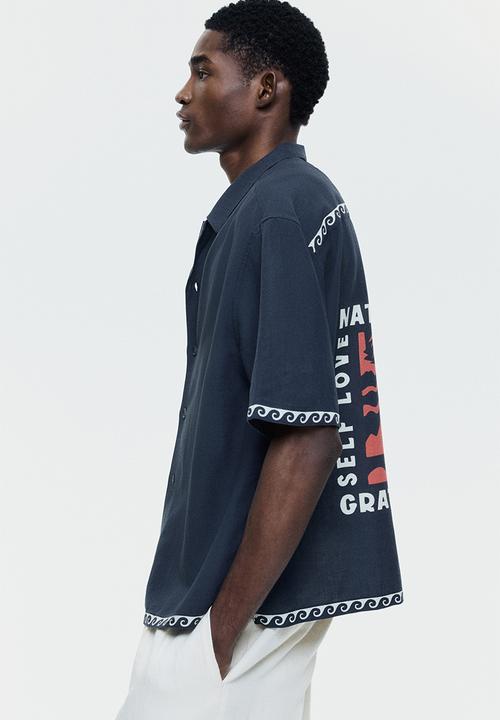 H&M - Relaxed fit cotton resort shirt - black/waves