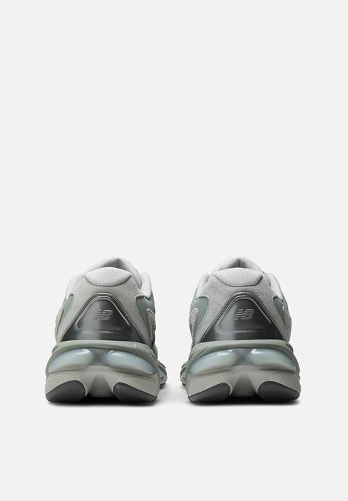 New Balance  - 983