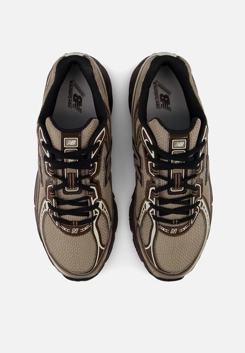 New Balance  - 740