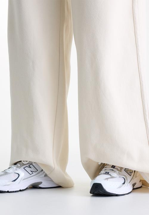 New Balance  - New Balance Brushed Coastal Fleece Pant  - Linen