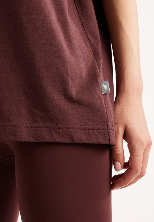 New Balance  - New Balance Pressed Flowers Memories OS Tee  - Cherry Leather