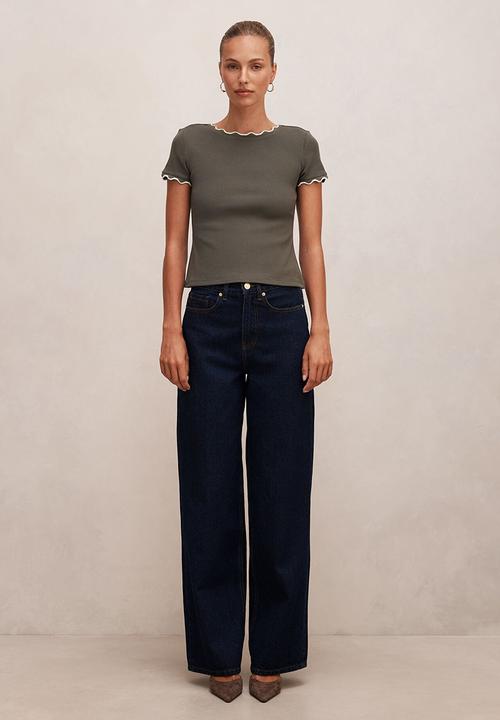 Forever New - Rebecca scallop trim T-shirt in thyme/porcelain