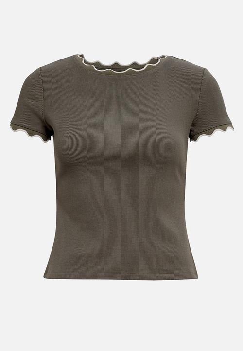 Forever New - Rebecca scallop trim T-shirt in thyme/porcelain