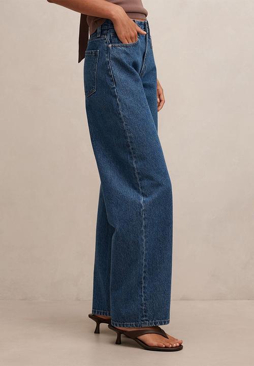 Forever New - Emma Mid-Rise Barrel Jeans in Mid Wash