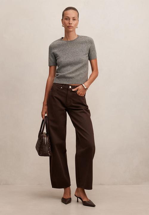 Forever New - Emma mid-rise barrel jeans in chocolate