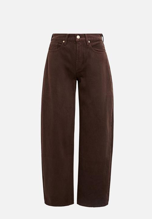 Forever New - Emma mid-rise barrel jeans in chocolate