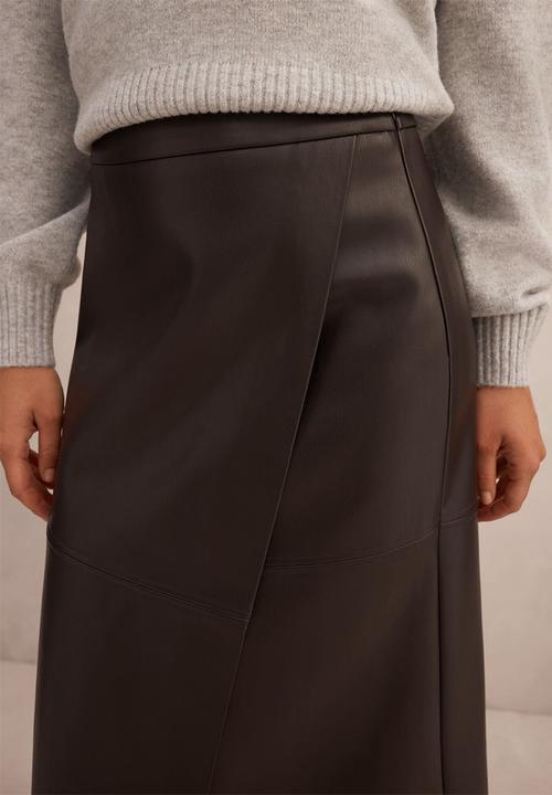 Forever New - Amelia Pu wrap skirt in chocolate