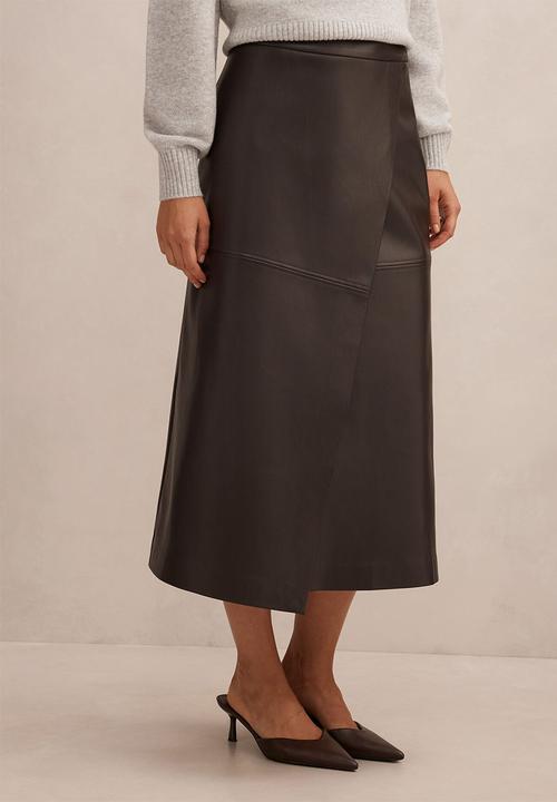 Forever New - Amelia Pu wrap skirt in chocolate