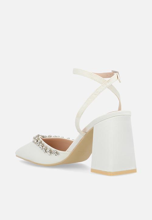 Be Mine - Ribinaa ankle strap block heel - ivory satin