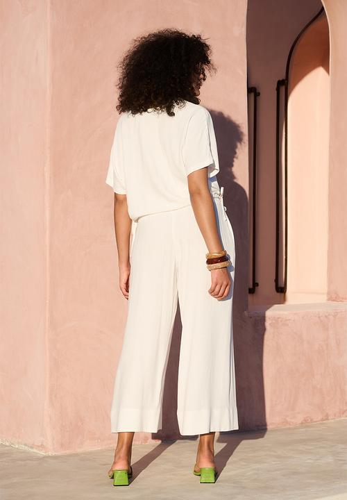 Me&B - Perspex Button Detail Dolman Sleeve Top - Milk