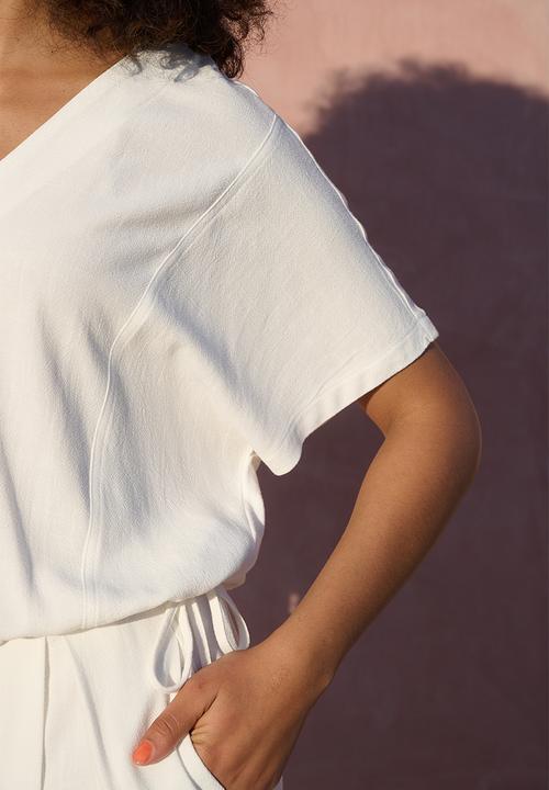 Me&B - Perspex Button Detail Dolman Sleeve Top - Milk