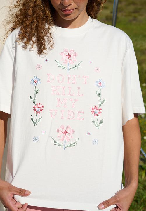 Me&B - Cross Stitch Embroidery 'Killmyvibe' Statement Tee - White