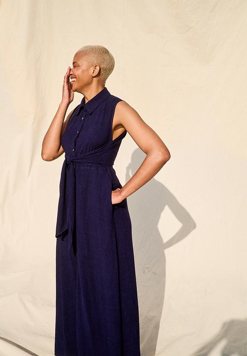 Me&B - Sleeveless Front Tie Back Peekout Dress - Ink