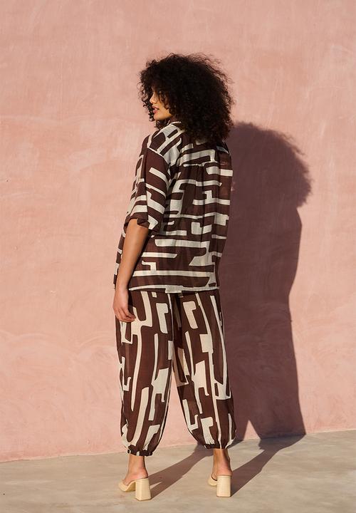 Me&B - Oversized Shirt Patch Pockets - Choc/Bananaprint