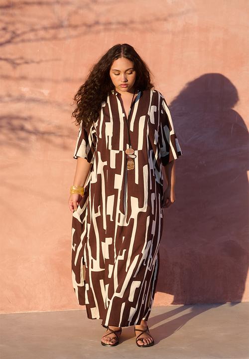 Me&B - Bib Front Tunic Maxi Dress - Choc/Bananaprint