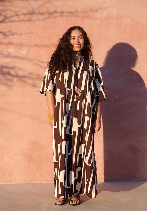 Me&B - Bib Front Tunic Maxi Dress - Choc/Bananaprint