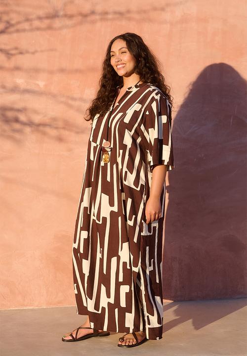 Me&B - Bib Front Tunic Maxi Dress - Choc/Bananaprint