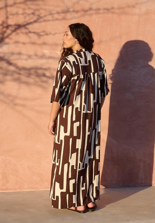 Me&B - Bib Front Tunic Maxi Dress - Choc/Bananaprint