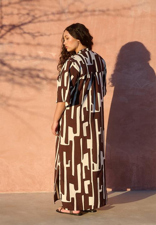 Me&B - Bib Front Tunic Maxi Dress - Choc/Bananaprint