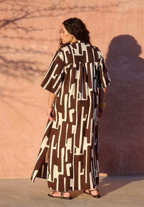 Me&B - Bib Front Tunic Maxi Dress - Choc/Bananaprint