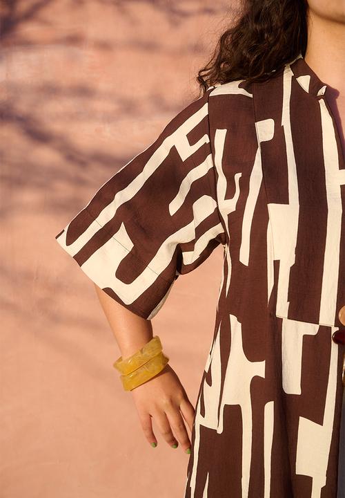 Me&B - Bib Front Tunic Maxi Dress - Choc/Bananaprint