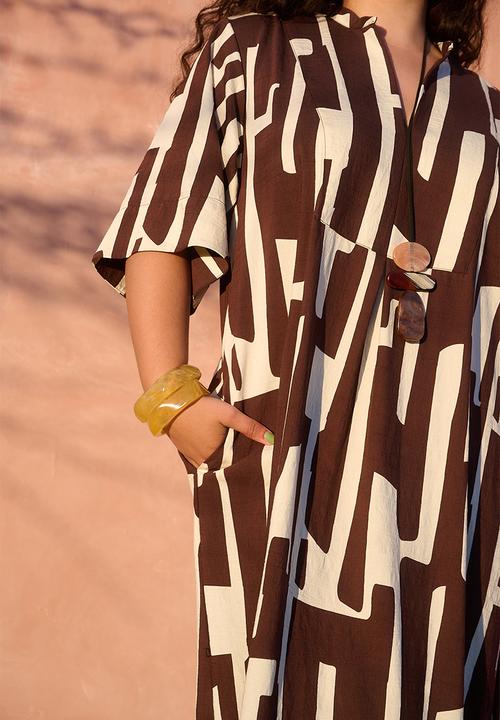 Me&B - Bib Front Tunic Maxi Dress - Choc/Bananaprint