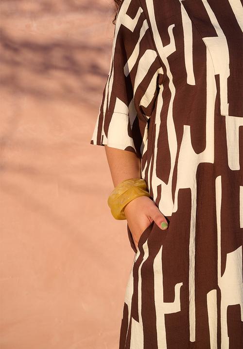 Me&B - Bib Front Tunic Maxi Dress - Choc/Bananaprint