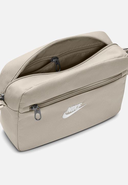 Nike - Heritage 2.0 Crossbody Bag - Cream