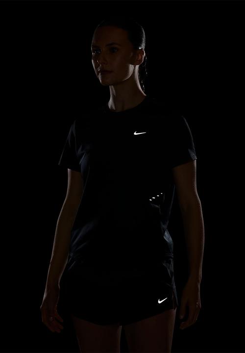 Nike - W Nk Swift Df Top Ss Stndrd - Black/Reflectivesilv
