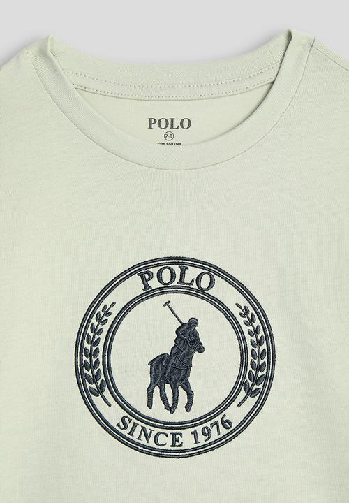 POLO - Boys Logan Crested Ss Tee - Cool Sage