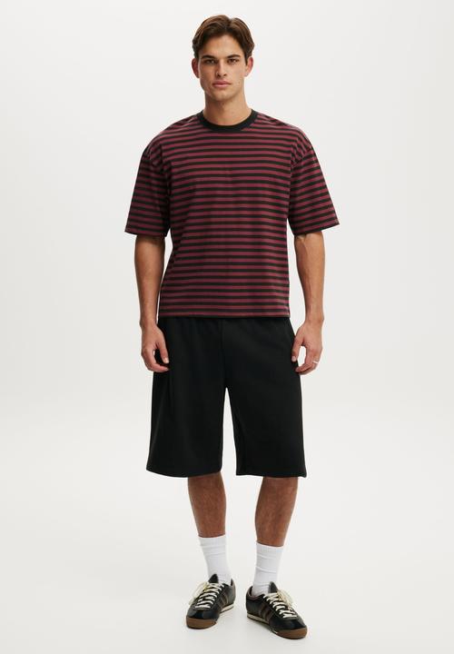 Cotton On - Super Baggy Fleece Short - Black