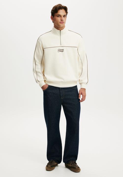 Cotton On - 1/4 Zip Graphic Fleece - Chalk White/Fairway Fittings