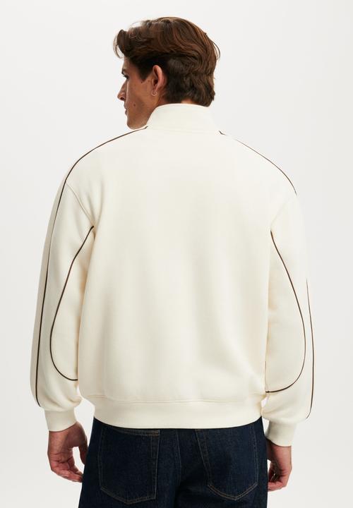 Cotton On - 1/4 Zip Graphic Fleece - Chalk White/Fairway Fittings