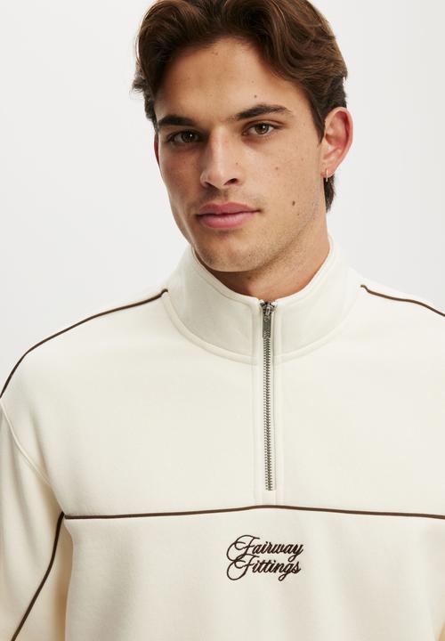 Cotton On - 1/4 Zip Graphic Fleece - Chalk White/Fairway Fittings
