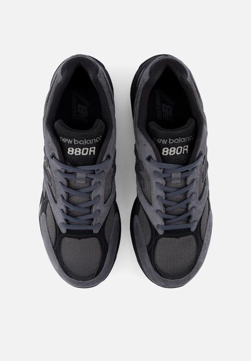 New Balance  - 880R - grey