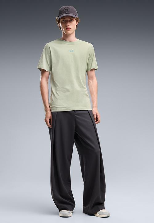 PUMA - ESS Small No.1 Logo centered Tee - Green
