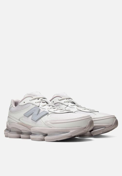 New Balance  - 2000L
