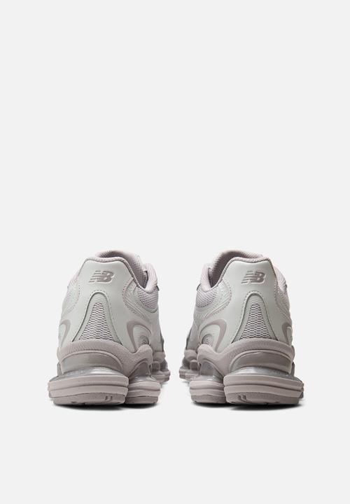 New Balance  - 2000L