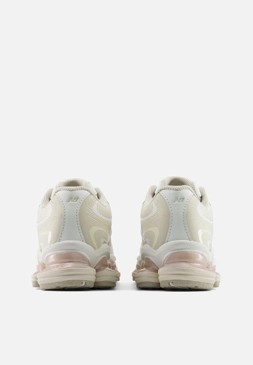 New Balance  - 2000